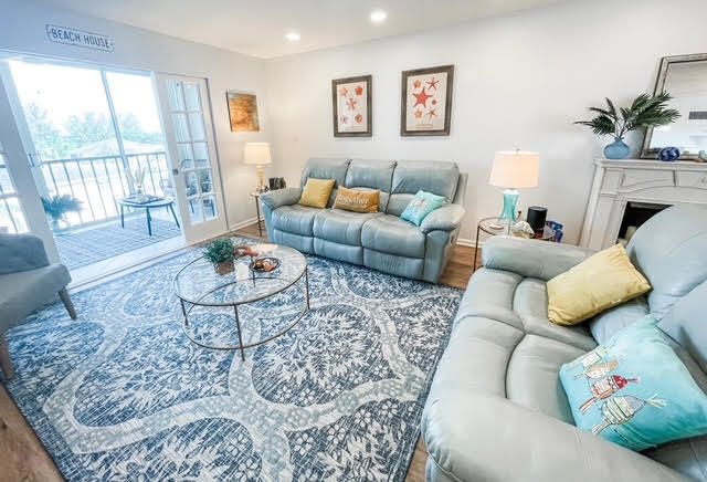 待售: $325,000 (2 贝兹, 2 浴室, 1184 平方英尺)