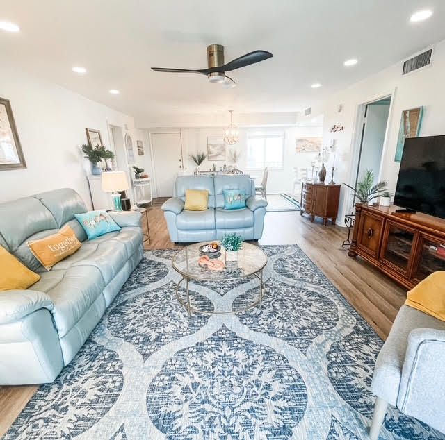 待售: $325,000 (2 贝兹, 2 浴室, 1184 平方英尺)