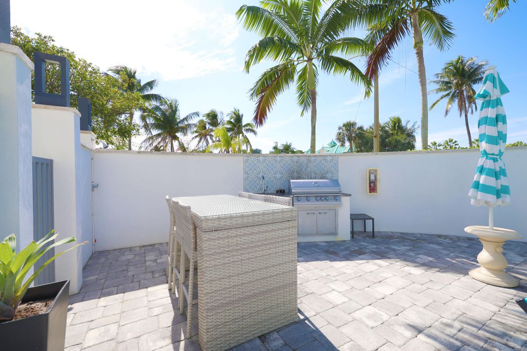 For Rent: $8,500 (2 beds, 2 baths, 1100 Square Feet)