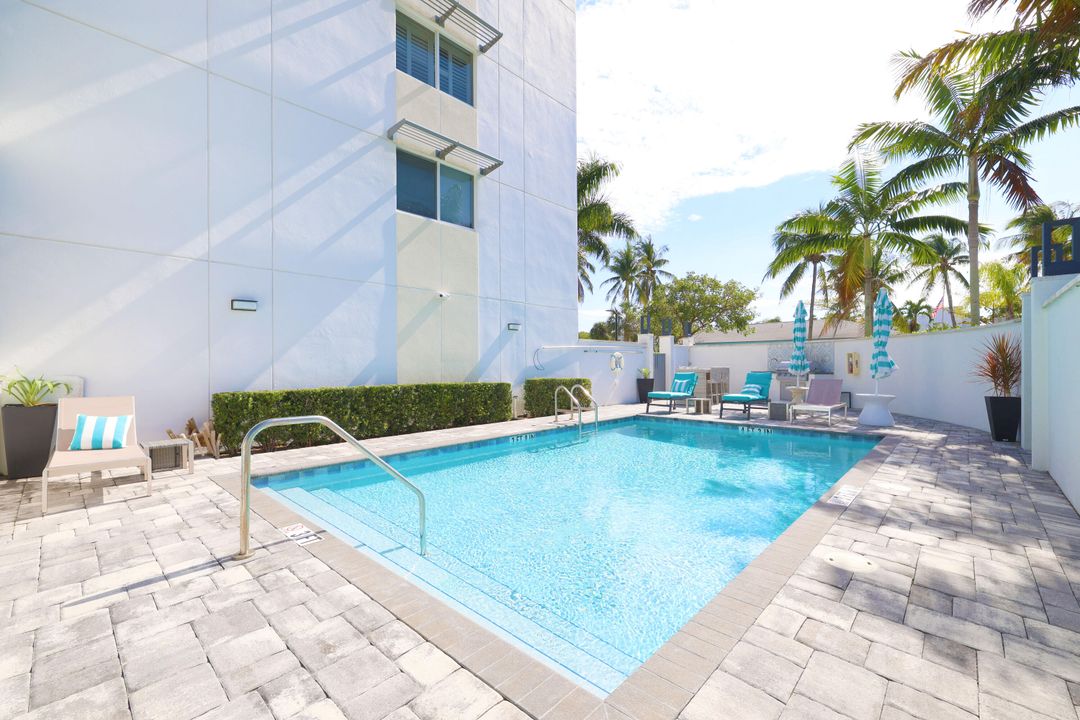 For Rent: $8,500 (2 beds, 2 baths, 1100 Square Feet)