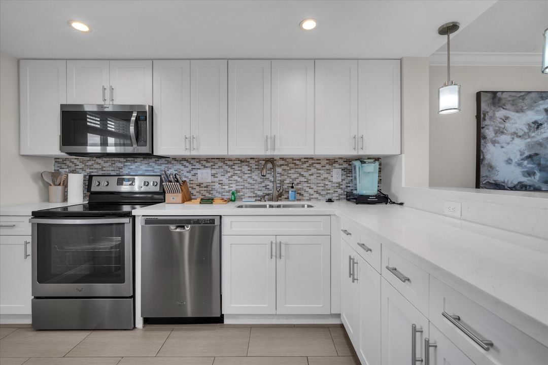 For Rent: $8,500 (2 beds, 2 baths, 1100 Square Feet)