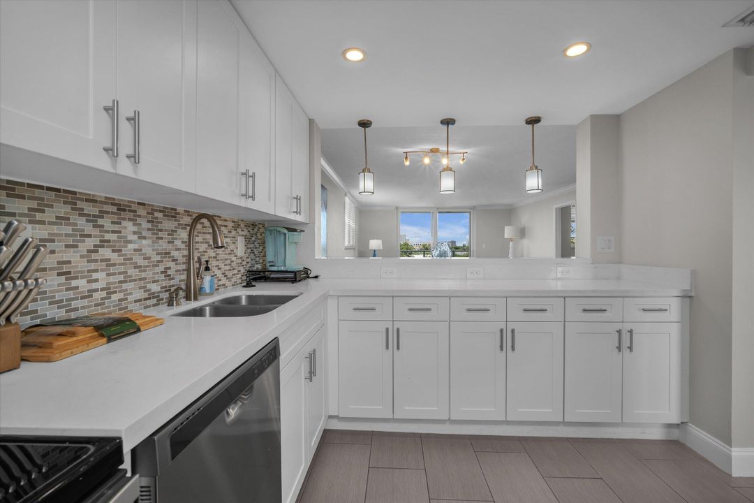 For Rent: $8,500 (2 beds, 2 baths, 1100 Square Feet)