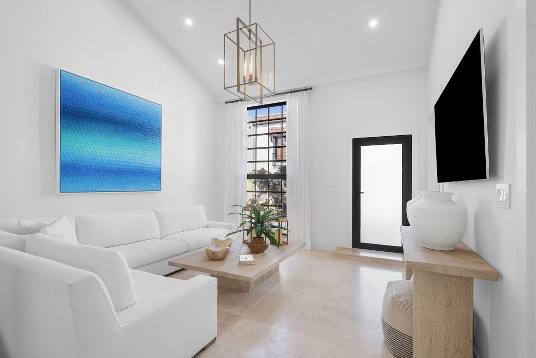 待售: $1,370,000 (2 贝兹, 2 浴室, 1292 平方英尺)