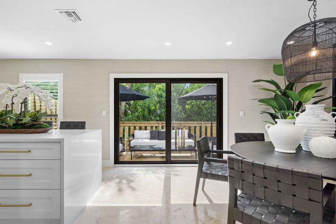 待售: $1,370,000 (2 贝兹, 2 浴室, 1292 平方英尺)