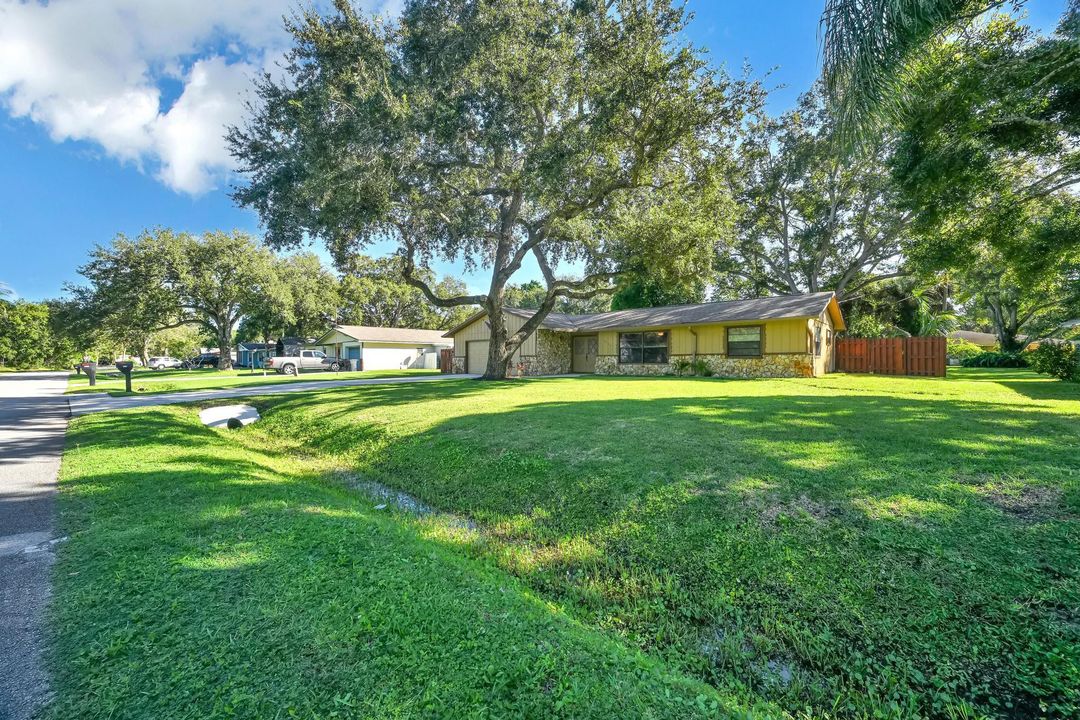 Active With Contract: $340,000 (3 beds, 2 baths, 1533 Square Feet)