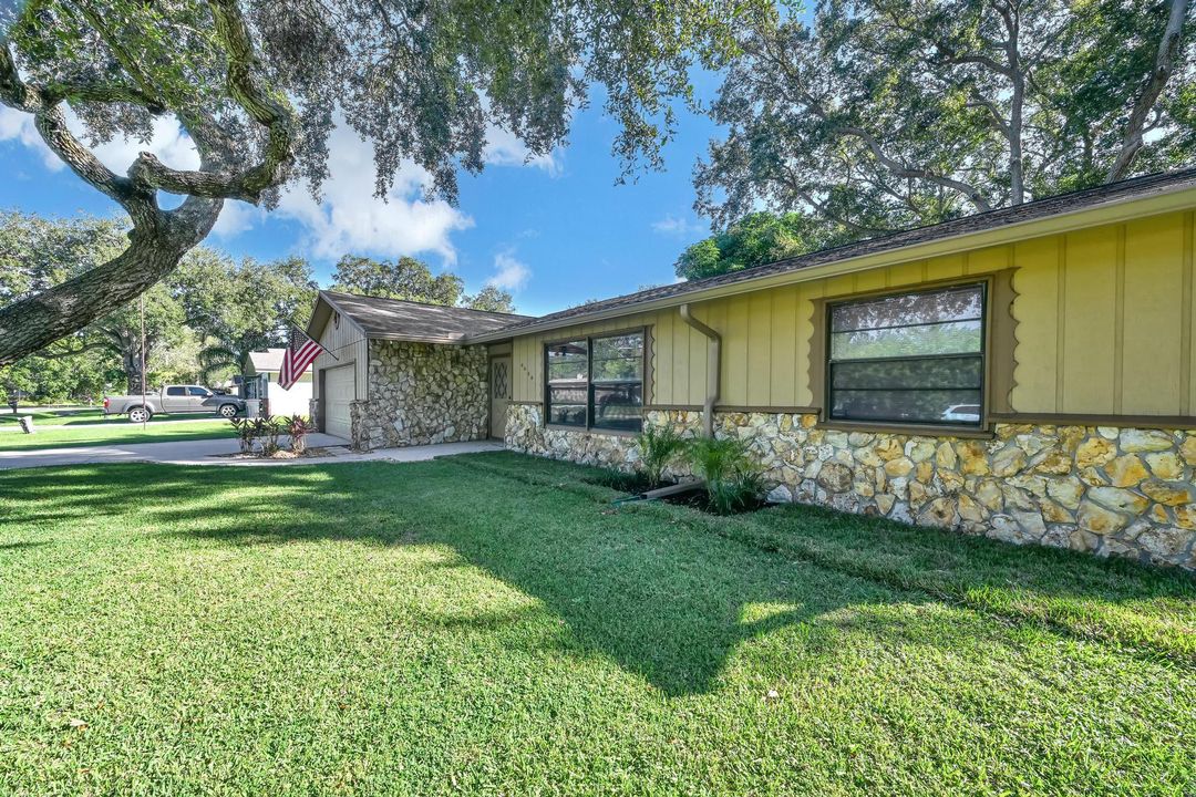 Active With Contract: $340,000 (3 beds, 2 baths, 1533 Square Feet)