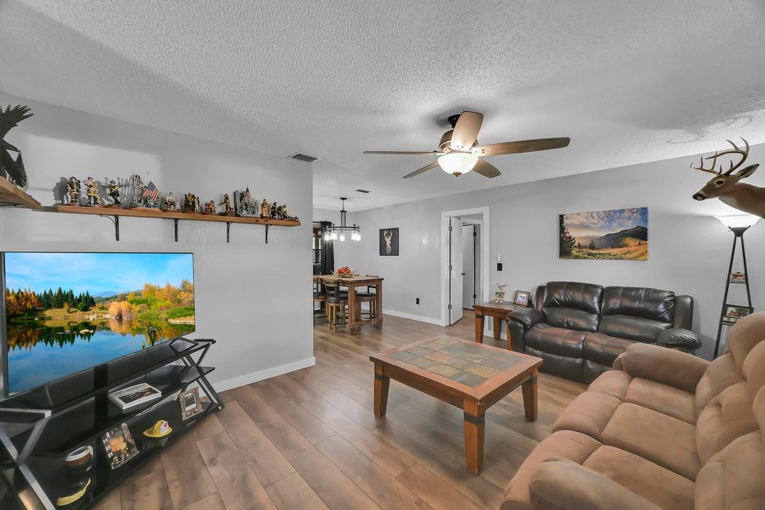 Active With Contract: $340,000 (3 beds, 2 baths, 1533 Square Feet)