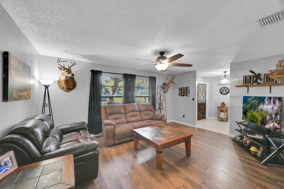 Active With Contract: $340,000 (3 beds, 2 baths, 1533 Square Feet)