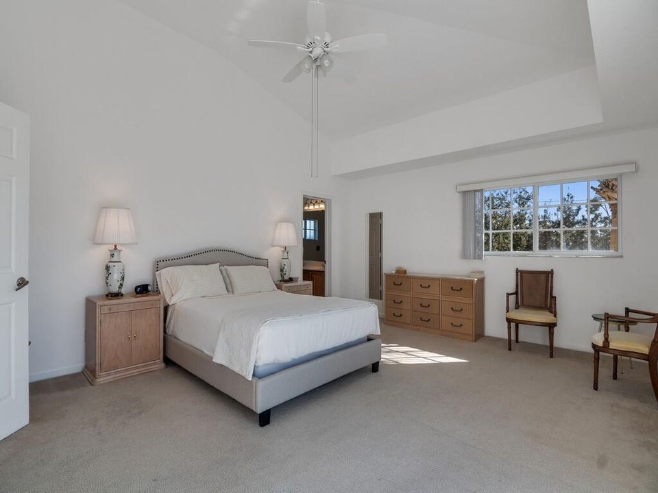 En Venta: $274,900 (3 camas, 3 baños, 2042 Pies cuadrados)