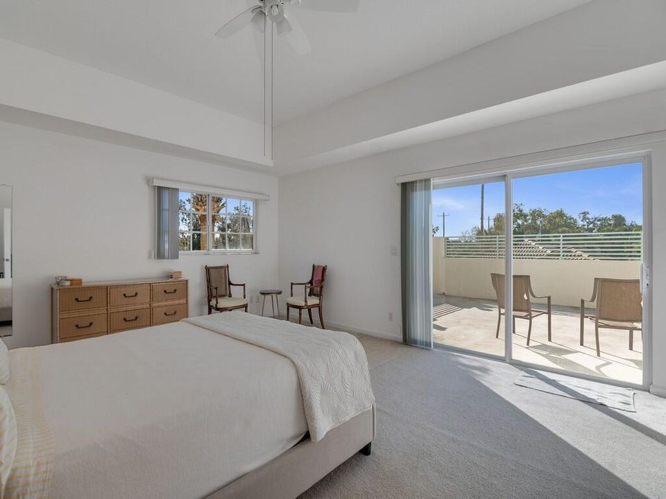 En Venta: $274,900 (3 camas, 3 baños, 2042 Pies cuadrados)