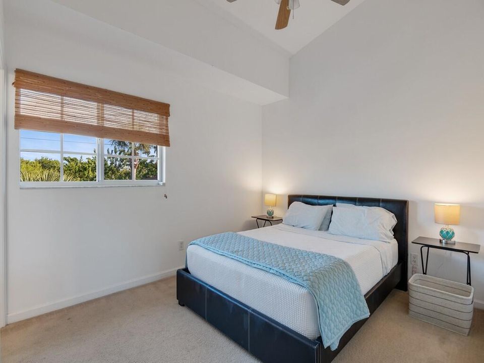 En Venta: $274,900 (3 camas, 3 baños, 2042 Pies cuadrados)