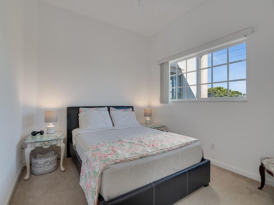 En Venta: $274,900 (3 camas, 3 baños, 2042 Pies cuadrados)