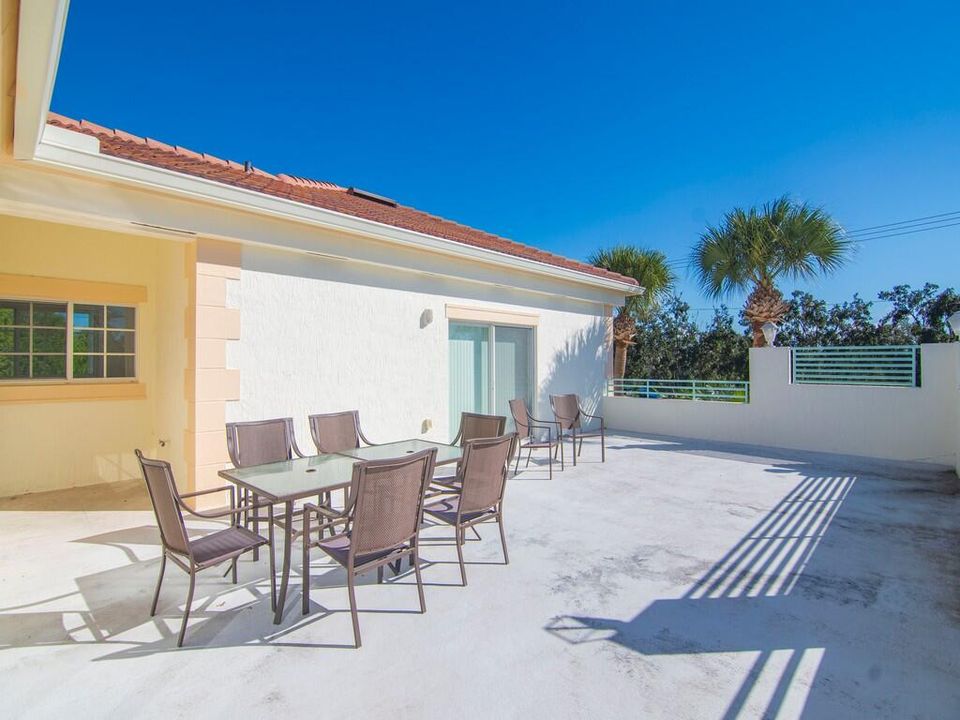 En Venta: $274,900 (3 camas, 3 baños, 2042 Pies cuadrados)