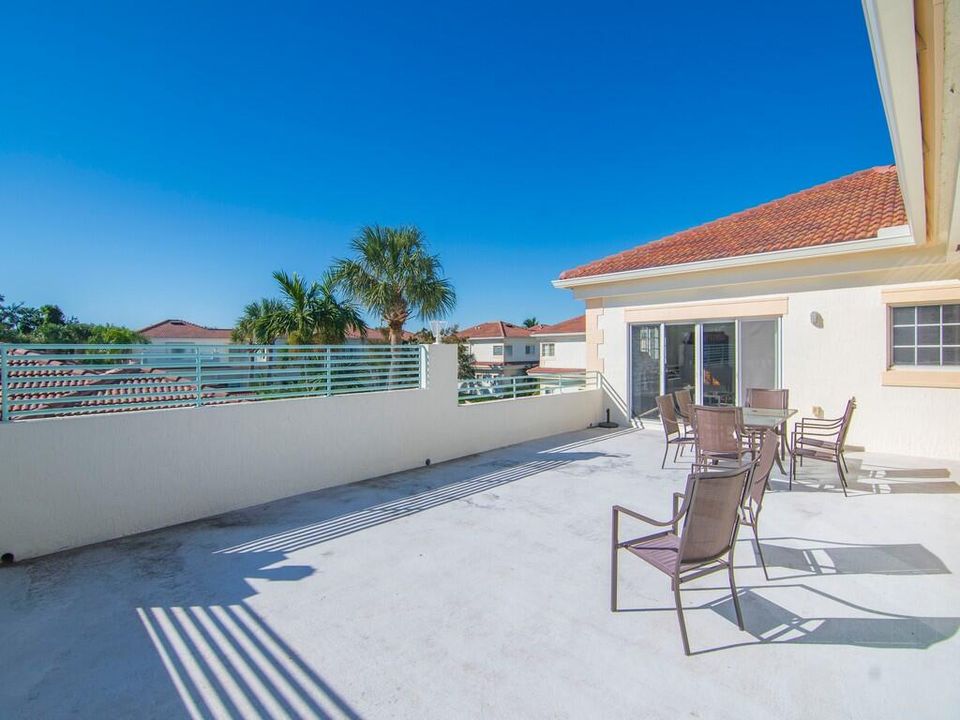 En Venta: $274,900 (3 camas, 3 baños, 2042 Pies cuadrados)