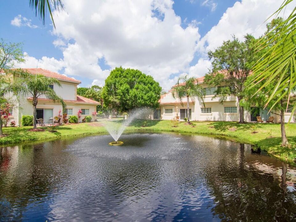 En Venta: $274,900 (3 camas, 3 baños, 2042 Pies cuadrados)