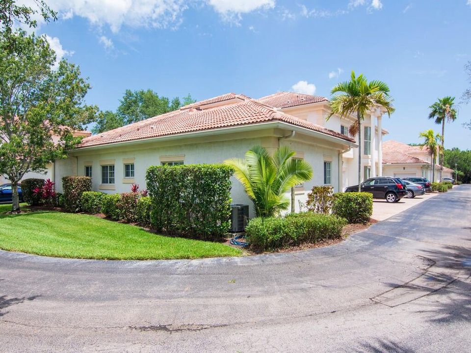 En Venta: $274,900 (3 camas, 3 baños, 2042 Pies cuadrados)