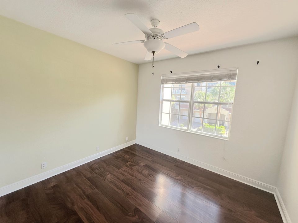 For Sale: $574,900 (3 beds, 2 baths, 2204 Square Feet)