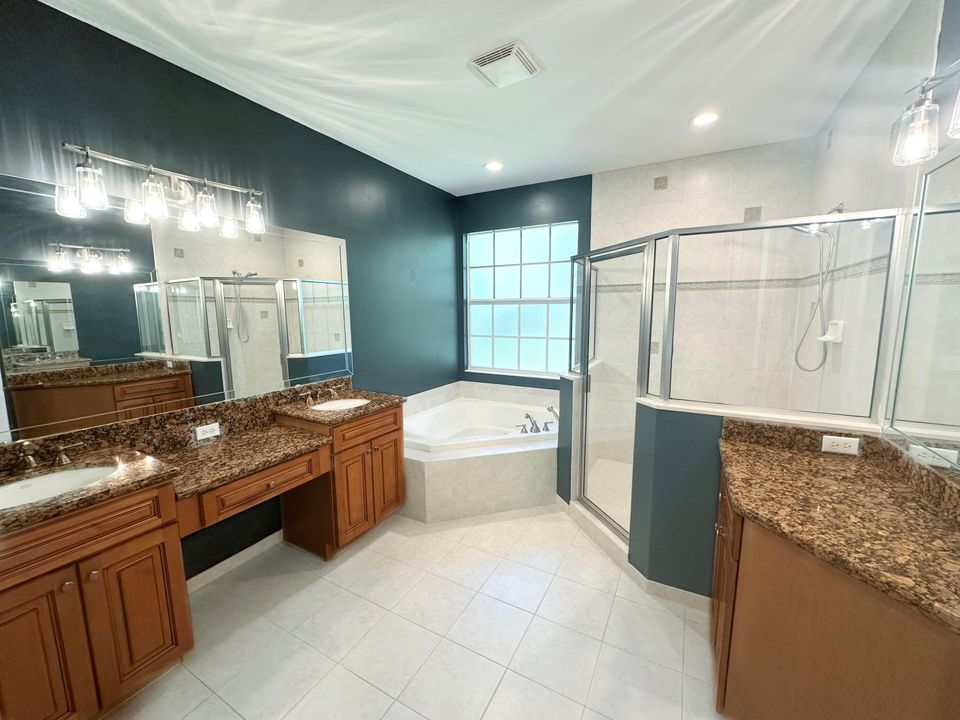 For Sale: $574,900 (3 beds, 2 baths, 2204 Square Feet)