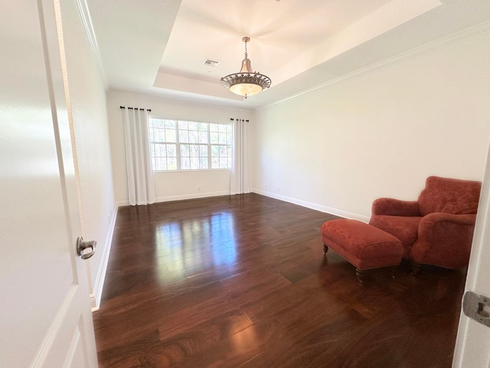 For Sale: $574,900 (3 beds, 2 baths, 2204 Square Feet)