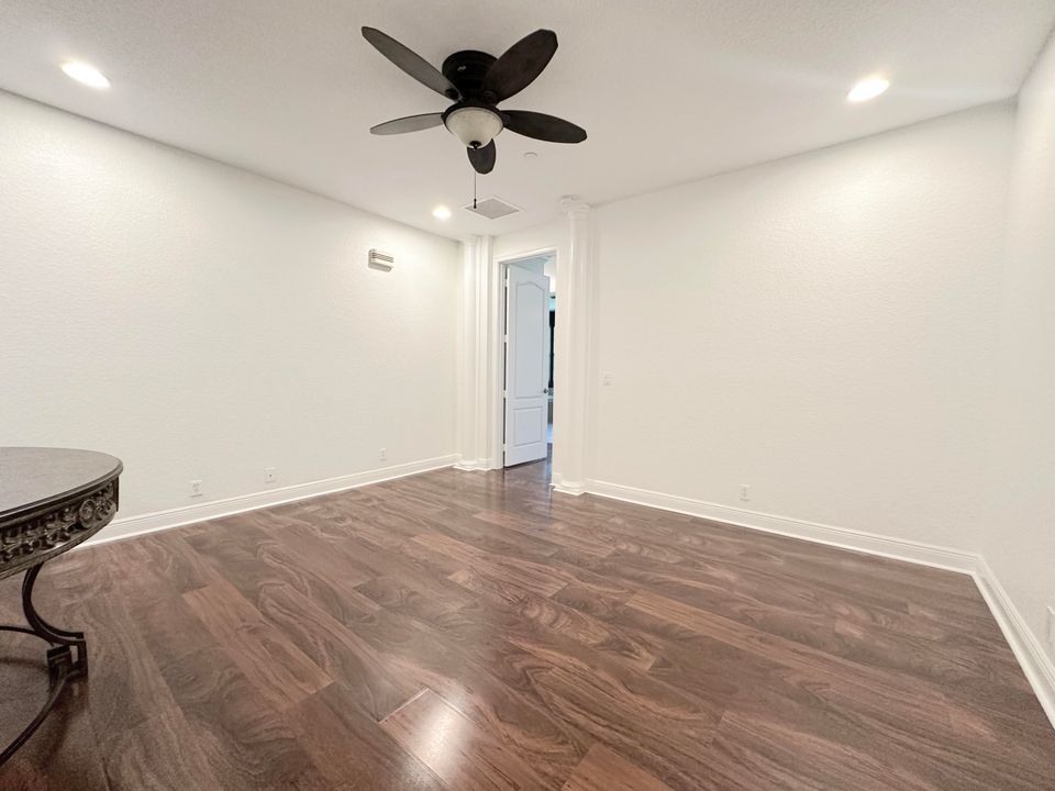 For Sale: $574,900 (3 beds, 2 baths, 2204 Square Feet)