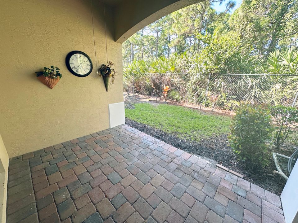 For Sale: $574,900 (3 beds, 2 baths, 2204 Square Feet)