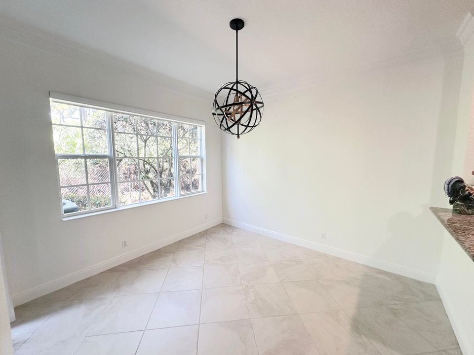 For Sale: $574,900 (3 beds, 2 baths, 2204 Square Feet)