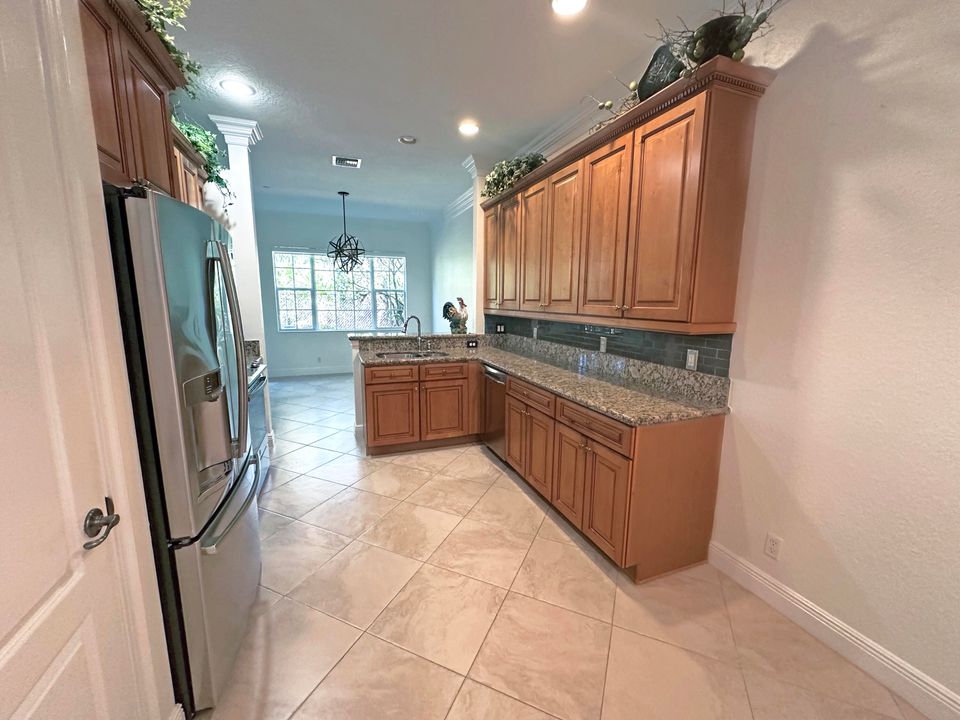 For Sale: $574,900 (3 beds, 2 baths, 2204 Square Feet)