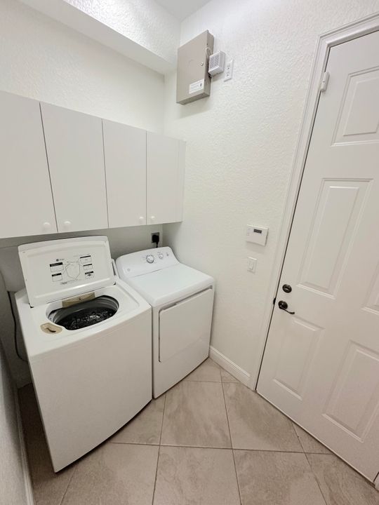 For Sale: $574,900 (3 beds, 2 baths, 2204 Square Feet)