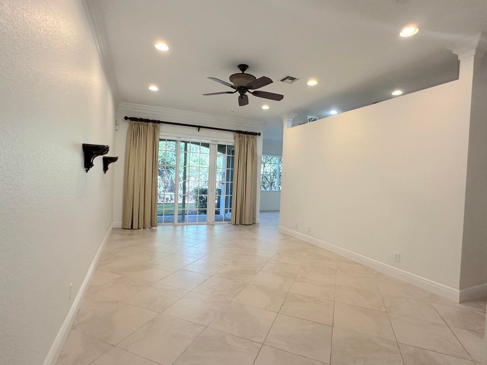 For Sale: $574,900 (3 beds, 2 baths, 2204 Square Feet)