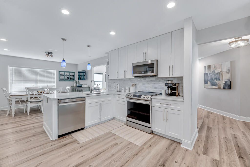 Active With Contract: $635,000 (3 beds, 2 baths, 2166 Square Feet)