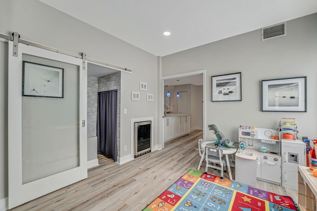 Active With Contract: $635,000 (3 beds, 2 baths, 2166 Square Feet)
