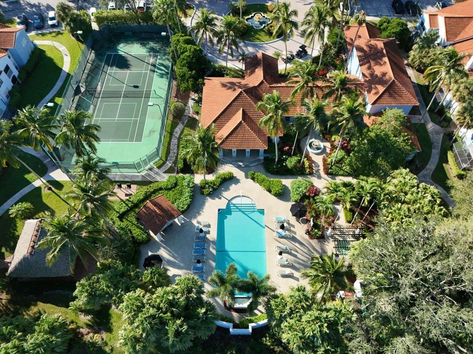 For Sale: $399,999 (2 beds, 2 baths, 1303 Square Feet)