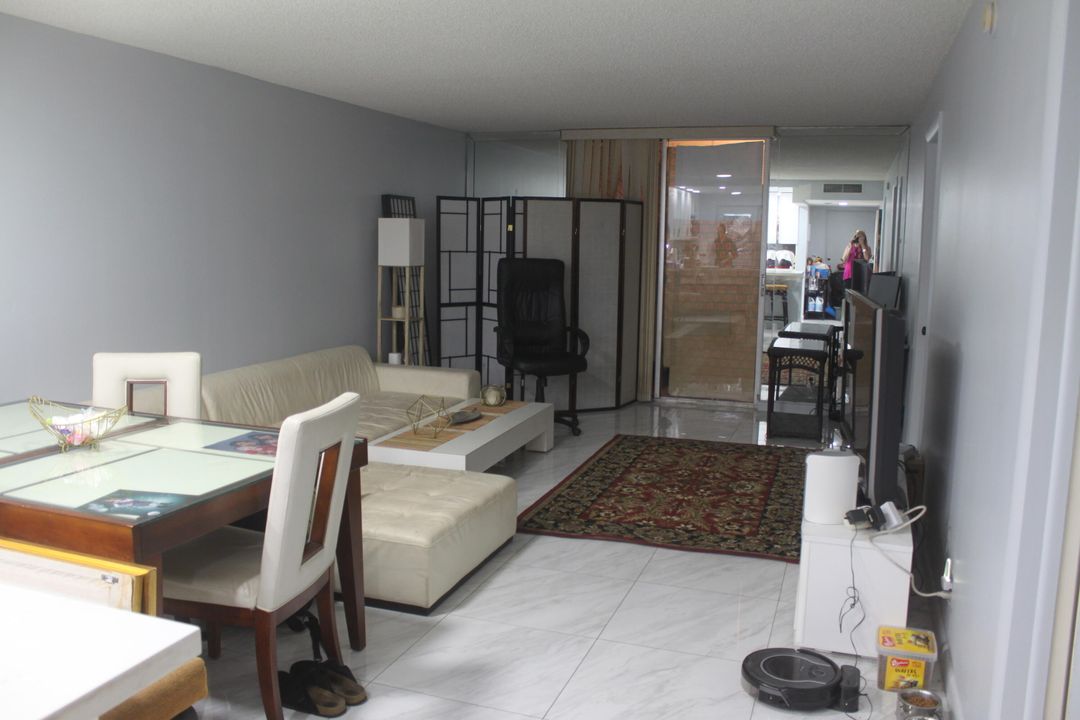 For Sale: $256,000 (2 beds, 2 baths, 1050 Square Feet)