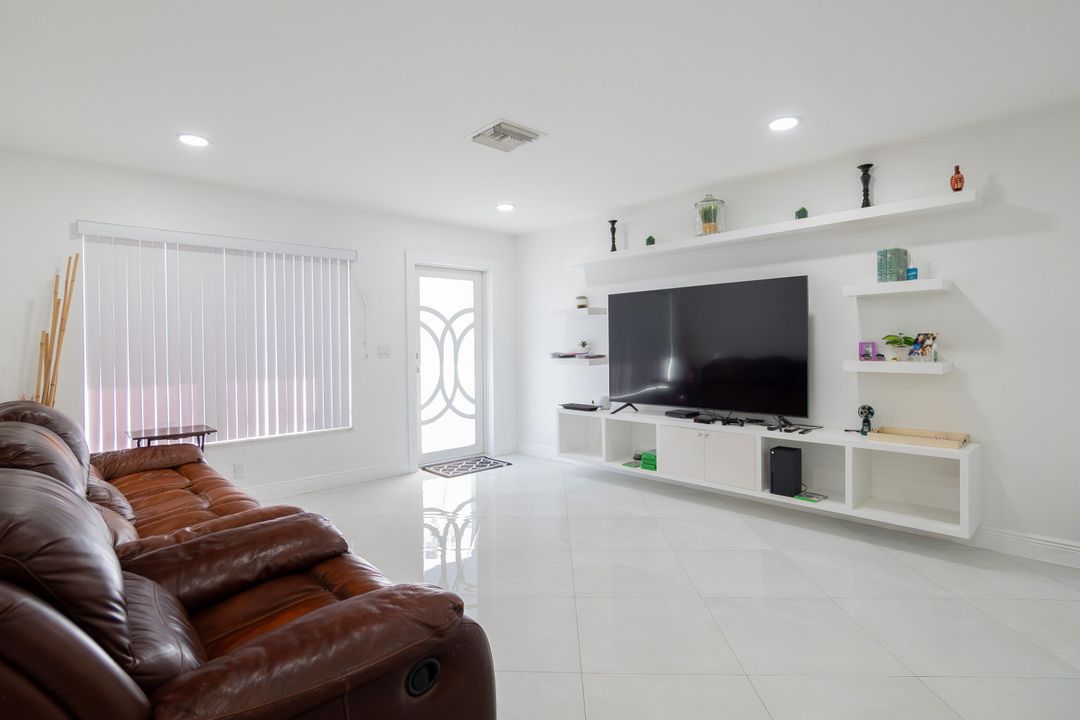 待售: $499,000 (3 贝兹, 3 浴室, 1382 平方英尺)