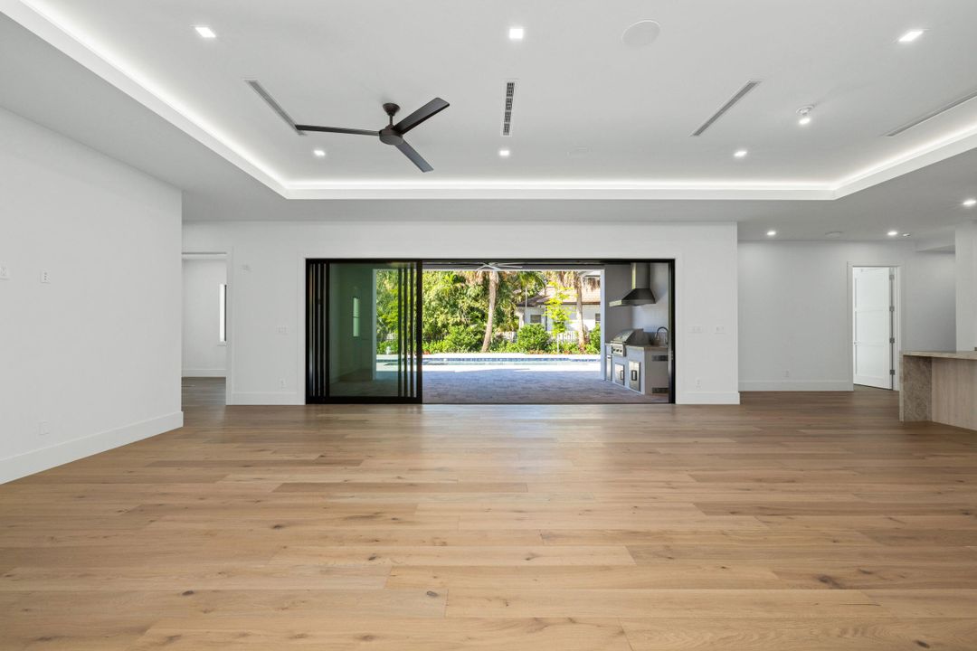 待售: $8,500,000 (5 贝兹, 4 浴室, 5437 平方英尺)