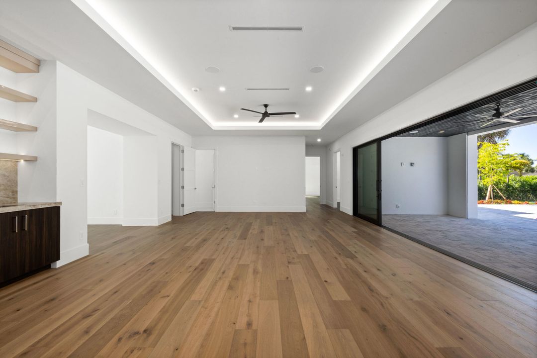 待售: $8,500,000 (5 贝兹, 4 浴室, 5437 平方英尺)