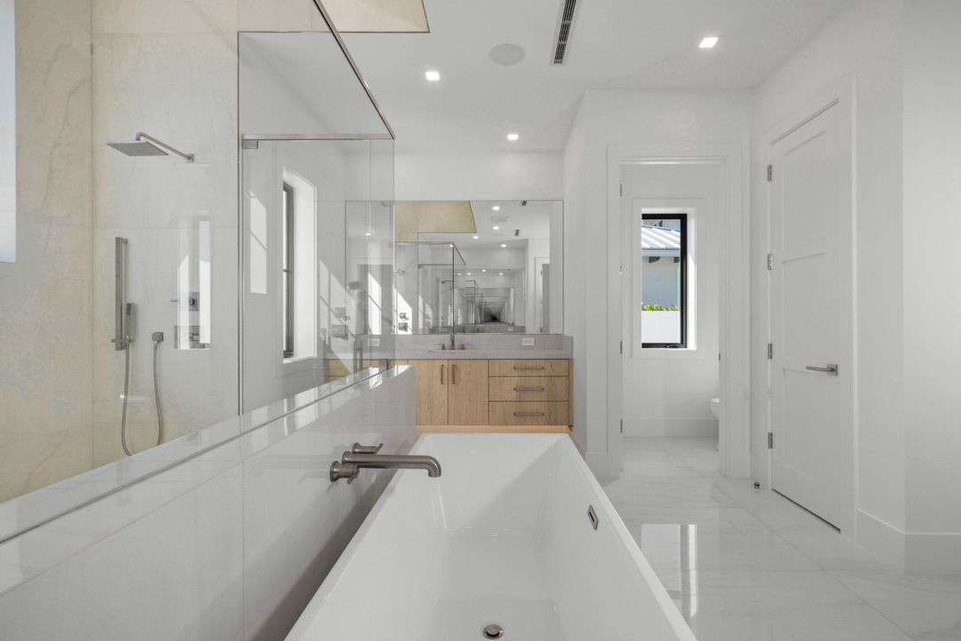 待售: $8,500,000 (5 贝兹, 4 浴室, 5437 平方英尺)