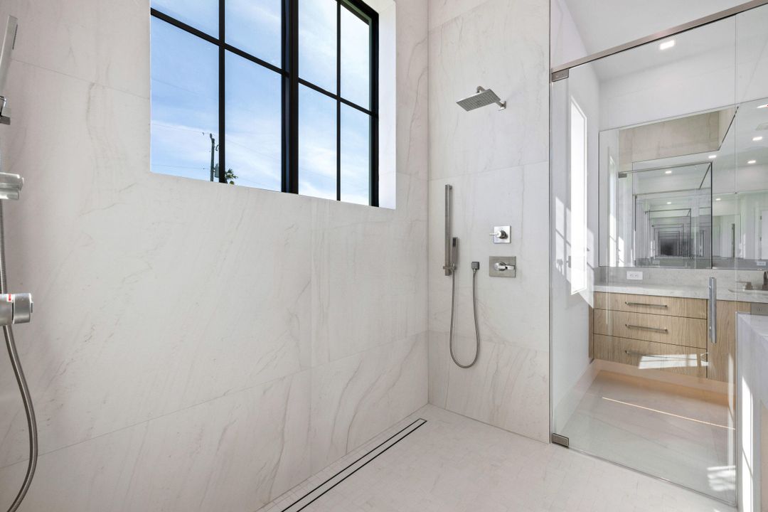 待售: $8,500,000 (5 贝兹, 4 浴室, 5437 平方英尺)