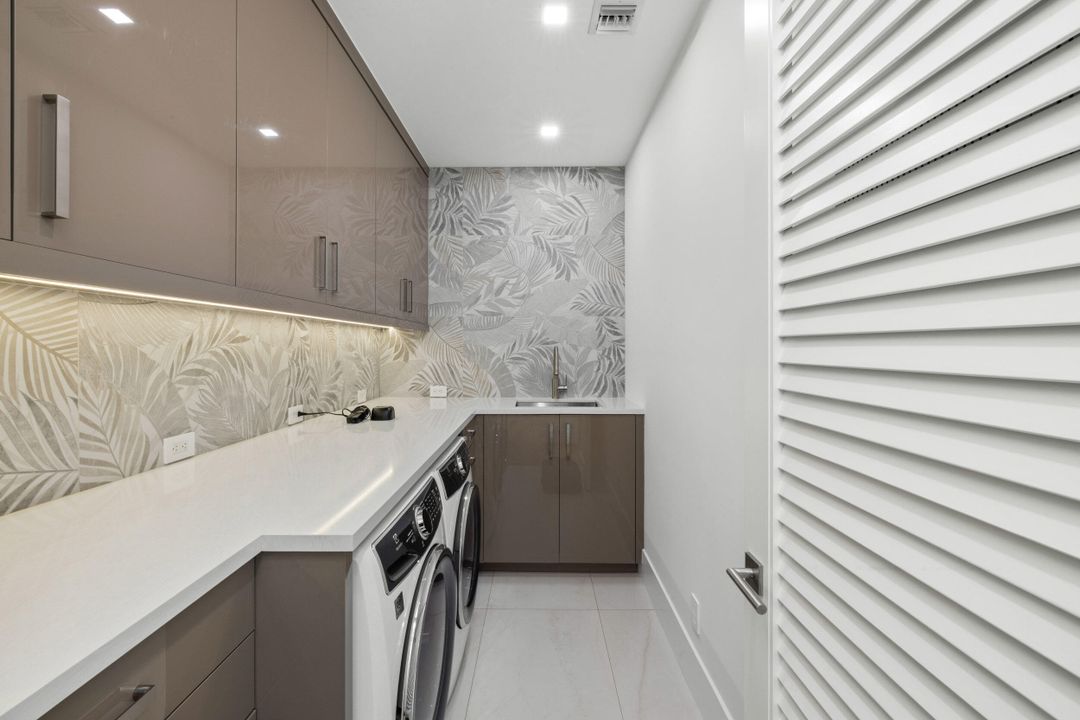 待售: $8,500,000 (5 贝兹, 4 浴室, 5437 平方英尺)