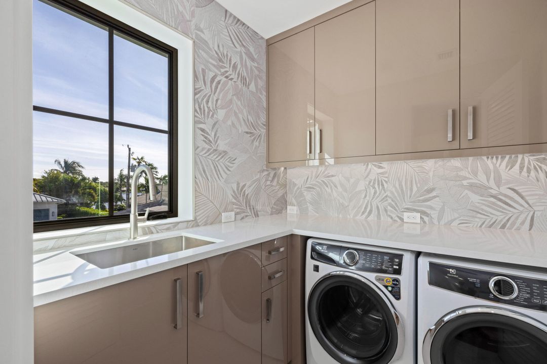 待售: $8,500,000 (5 贝兹, 4 浴室, 5437 平方英尺)