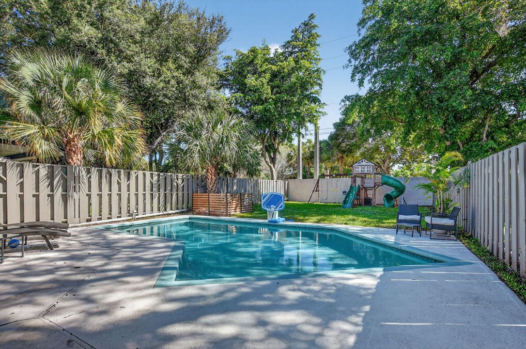 For Rent: $4,500 (4 beds, 3 baths, 2135 Square Feet)