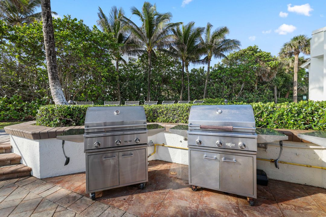 For Sale: $899,000 (2 beds, 2 baths, 1452 Square Feet)