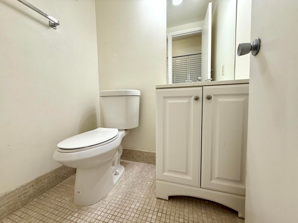 For Rent: $1,200 (2 beds, 1 baths, 684 Square Feet)