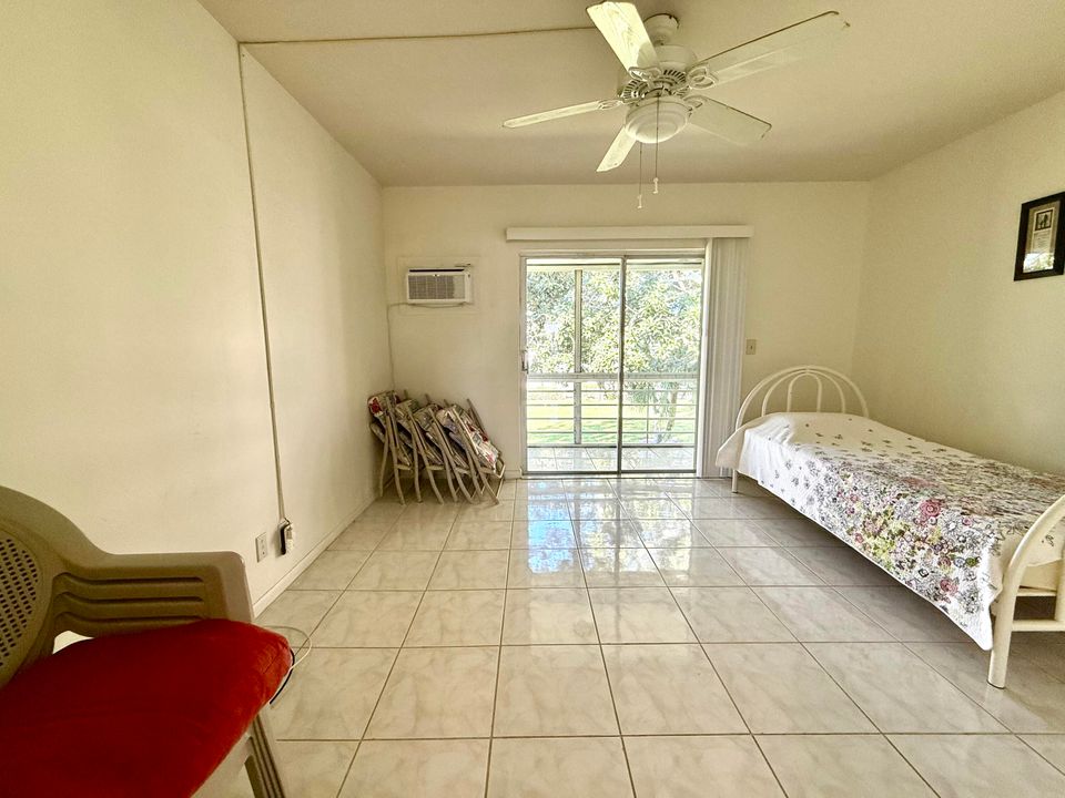 For Rent: $1,200 (2 beds, 1 baths, 684 Square Feet)