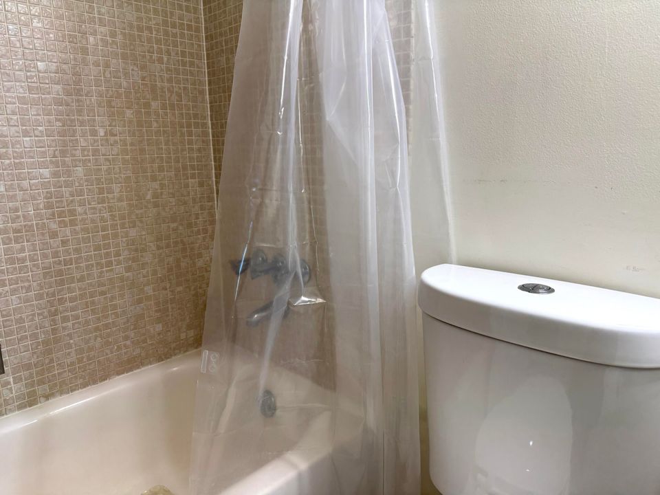 For Rent: $1,200 (2 beds, 1 baths, 684 Square Feet)