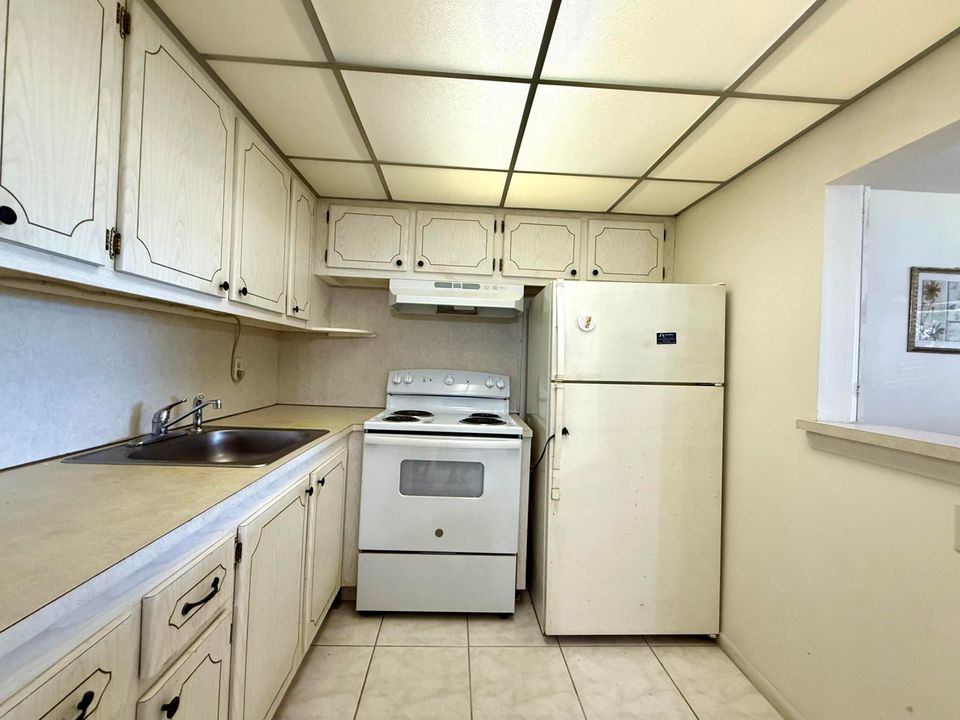 For Rent: $1,200 (2 beds, 1 baths, 684 Square Feet)