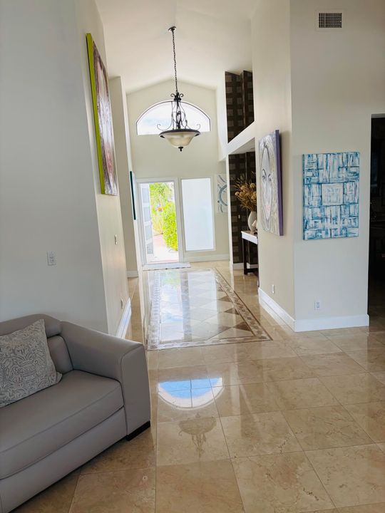 En Renta: $8,000 (2 camas, 2 baños, 2051 Pies cuadrados)