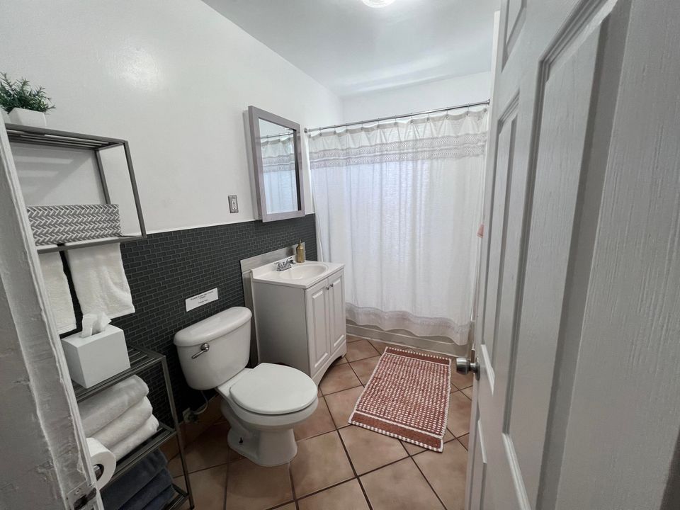 В аренду: $3,500 (3 спален, 1 ванн, 1386 Квадратных фут)