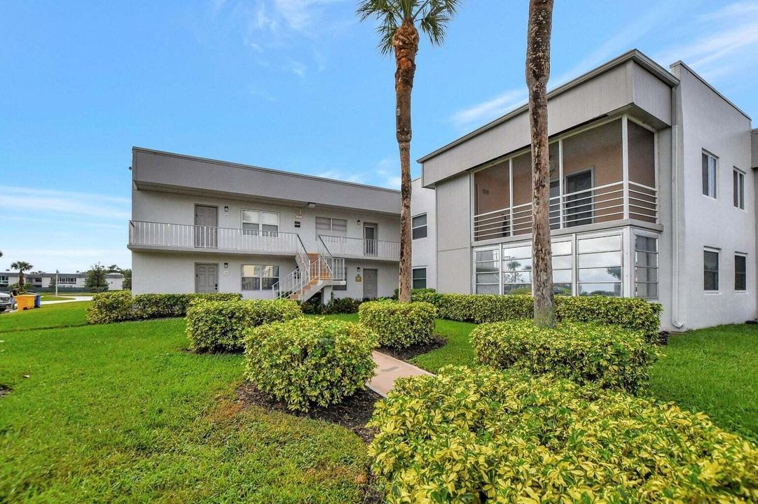 For Rent: $1,750 (2 beds, 2 baths, 907 Square Feet)