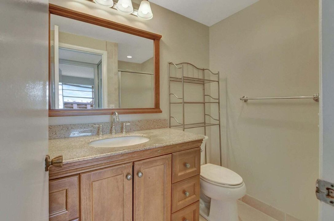 For Rent: $1,750 (2 beds, 2 baths, 907 Square Feet)